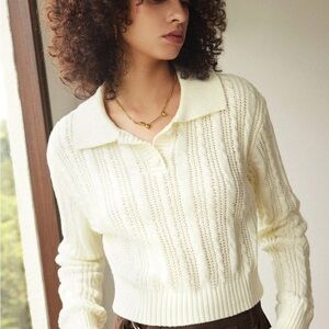 Cider | womens xsmall white cable knit cropped sweater with collar and buttons.